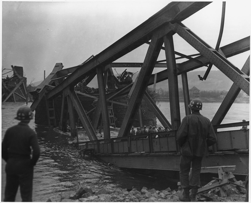 Imagen: Puente tras el derrumbe. Wikimedia Commons